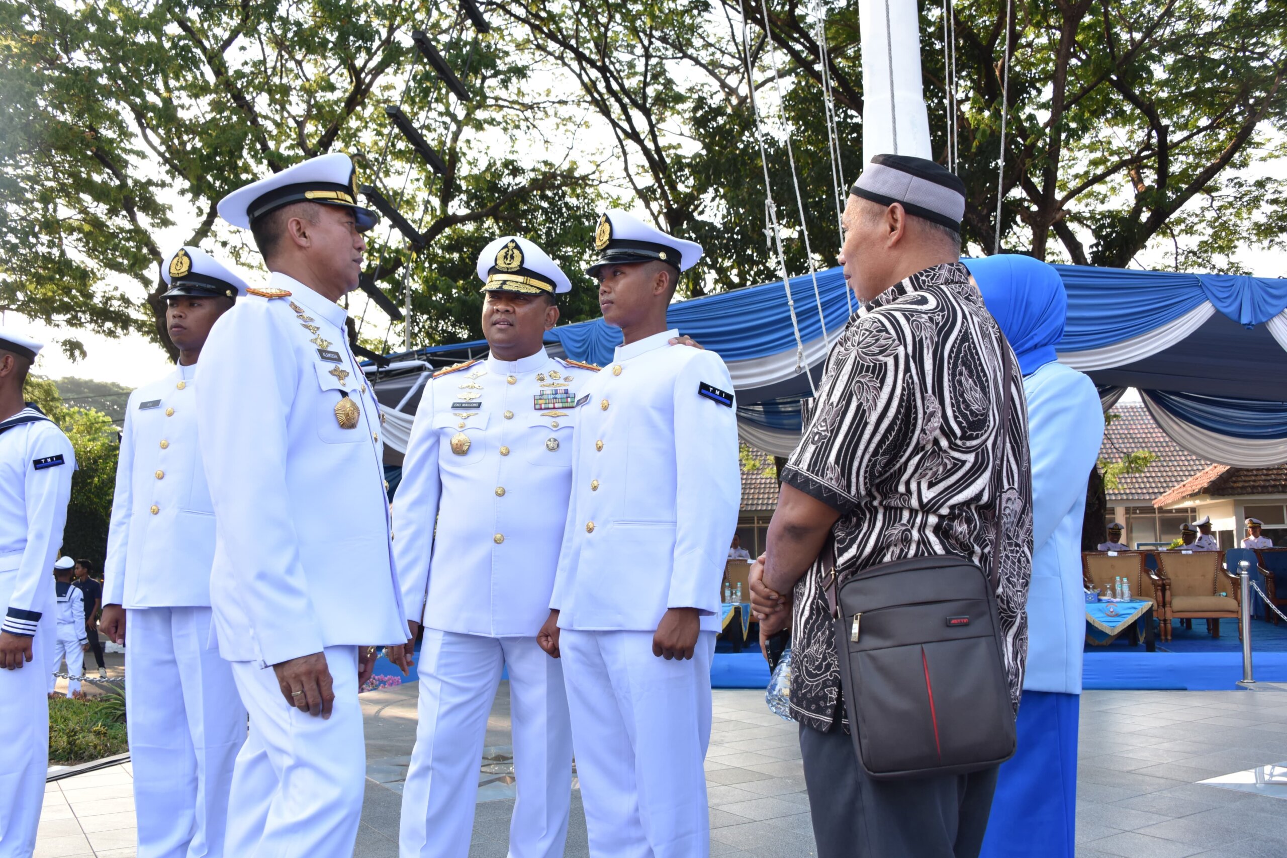 Dankodiklatal Letjen TNI Marinir Nur Alamsyah didampingi Wadan Kodiklatal Laksda TNI Eko Wahjono