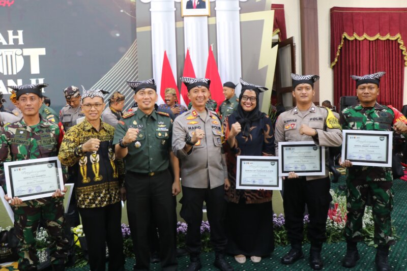 Polres Bojonegoro dan Tiga Pilar terima Anugerah Patriot Jawi Wetan II