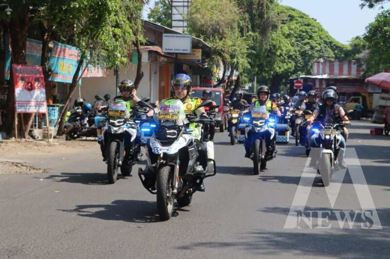 Kapolres Tulungagung AKBP Muhammad Taat Resdi patroli gunakan motor