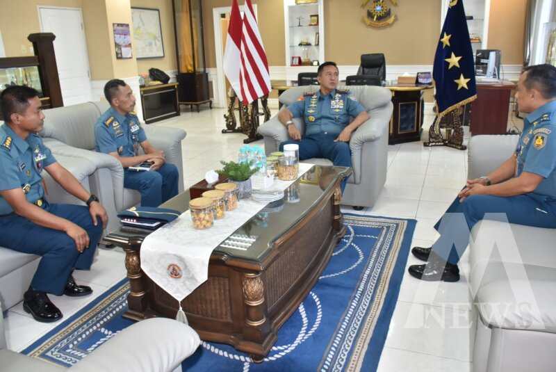 Dankodiklatal Letjen TNI Marinir Nur Alamsyah terima Officer Call Kadiskum AL Laksma TNI Farid Ma'ruf