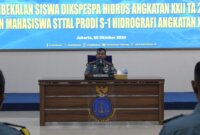 Danpushidrosal Laksdya TNI Dr. Budi Purwanto memberikan pembekalan