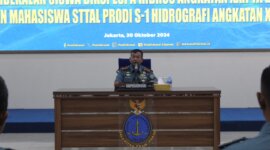 Danpushidrosal Laksdya TNI Dr. Budi Purwanto memberikan pembekalan