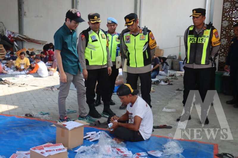 Kapolres Bojonegoro AKBP Mario Prahatinto patroli ke KPU
