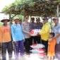 Kapolres Tuban AKBP Oscar Syamsuddin beri bantuan pupuk ke warga