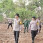 Kapolres Lamongan AKBP Bobby A. Condroputra didampingi Wakapolres Kompol Akay Fahli cek lahan tidur