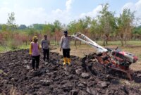Polres Nganjuk garap lahan yang akan ditanami Jagung
