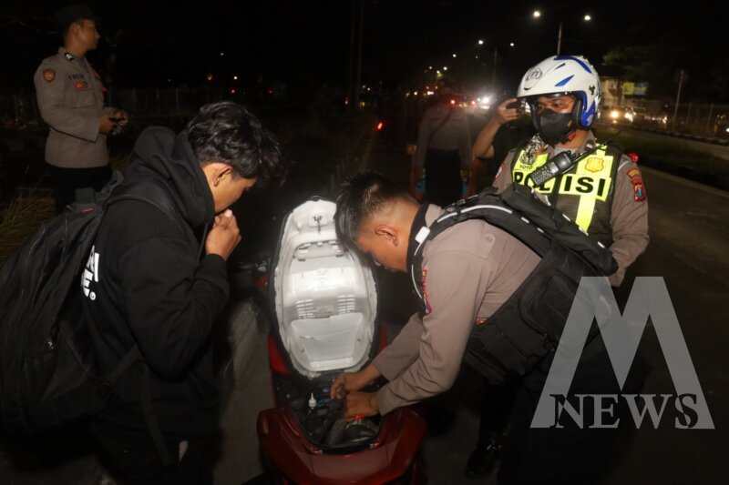 Polres Pelabuhan Tanjung Perak gelar Patroli Skala Besar