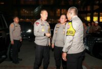 Kapolda Jatim Irjen Pol Drs. Imam Sugianto didampingi Wakapolda Jatim Brigjen Pol Pasma Royce