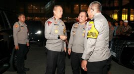 Kapolda Jatim Irjen Pol Drs. Imam Sugianto didampingi Wakapolda Jatim Brigjen Pol Pasma Royce