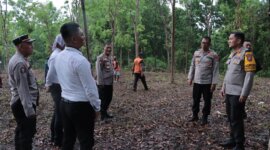 Kapolres Nganjuk AKBP Siswantoro tinjau lahan untuk tanam Jagung