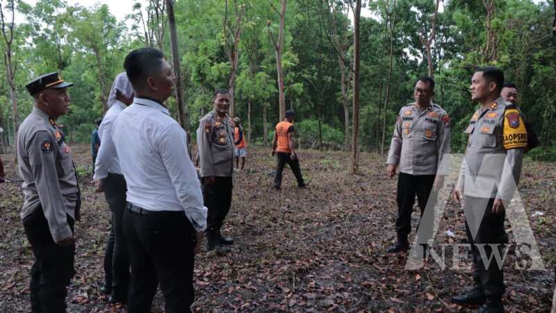 Kapolres Nganjuk AKBP Siswantoro tinjau lahan untuk tanam Jagung