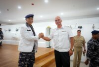 Kalakesla Kolonel Laut (K) dr. Pudjo D. Laksono bersama Delegasi Rusia
