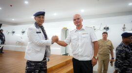 Kalakesla Kolonel Laut (K) dr. Pudjo D. Laksono bersama Delegasi Rusia