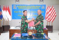 Dankodikmar Kodiklatal Brigjen TNI Marinir Samson Sitohang lakukan memorandum sertijab ke Brigjen TNI Marinir Ahmad Fajar