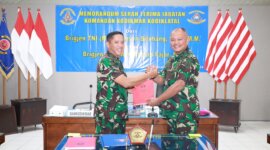 Dankodikmar Kodiklatal Brigjen TNI Marinir Samson Sitohang lakukan memorandum sertijab ke Brigjen TNI Marinir Ahmad Fajar