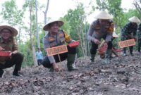 Kapolres Nganjuk AKBP Siswantoro taman benih jagung