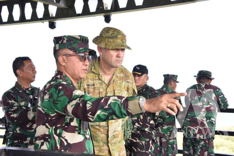 Dankodiklatal Letjen TNI Marinir Nur Alamsyah tinjau gladi serbuan Operasi Amfibi