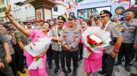 Kapolri Jenderal Listyo Sigit Prabowo bersama Jenderal (HOR) Agus Andrianto