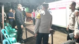 Astama Ops Kapolri Komjen Pol Verdianto Iskandar Bitticaca kunjungan ke posko kemanusiaan erupsi gunung Lewotobi