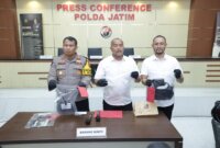 Kasubdit III Jatanras Ditreskrimum Polda Jatim AKBP Arbaridi Jumhur, Kabid Humas Polda Jatim Kombespol Dirmanto