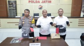Kasubdit III Jatanras Ditreskrimum Polda Jatim AKBP Arbaridi Jumhur, Kabid Humas Polda Jatim Kombespol Dirmanto