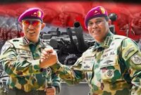 Kapolri Jenderal Listyo Sigit Prabowo bersama KASAL Laksmana TNI Muhammad Ali