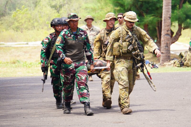 Prajurit TNI dan ADF latihan Ops evakuasi warga sipil