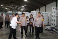 Kapolres Tanjung Perak AKBP Wiliam Cornelis Tanasale bersama Kapolrestabes Surabaya Kombespol Luthfie Sulistiawan