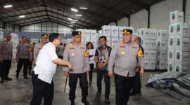 Kapolres Tanjung Perak AKBP Wiliam Cornelis Tanasale bersama Kapolrestabes Surabaya Kombespol Luthfie Sulistiawan