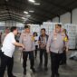 Kapolres Tanjung Perak AKBP Wiliam Cornelis Tanasale bersama Kapolrestabes Surabaya Kombespol Luthfie Sulistiawan