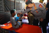 Kapolri Jenderal Listyo Sigit Prabowo Kunjungi Posko Pengungsian Erupsi Gunung Lewotobi NTT