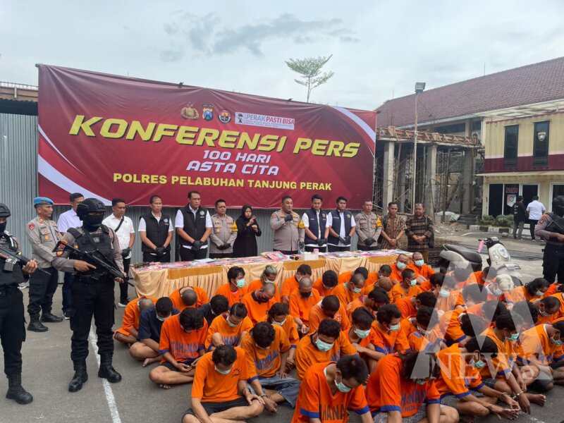 Polisi tangkap tersangka kasus Narkoba beserta barang buktinya