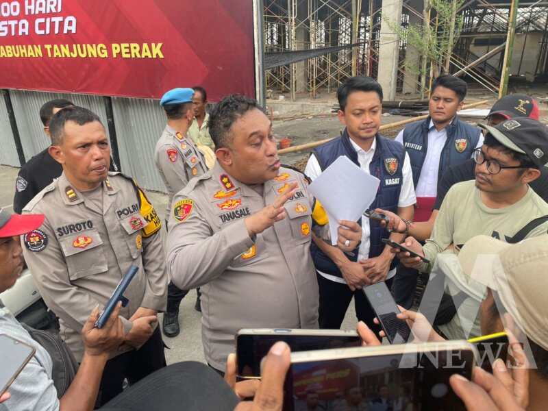 Kapolres Tanjung Perak AKBP Wiliam Cornelis Tanasale berikan keterangan
