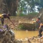 Polres Ponorogo dan TNI bersihkan sungai cegah banjir
