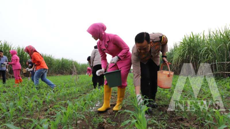 Wakapolresta Malang Kota AKBP Adhitya Pandji Anom, beserta Wakil Ketua Bhayangkari