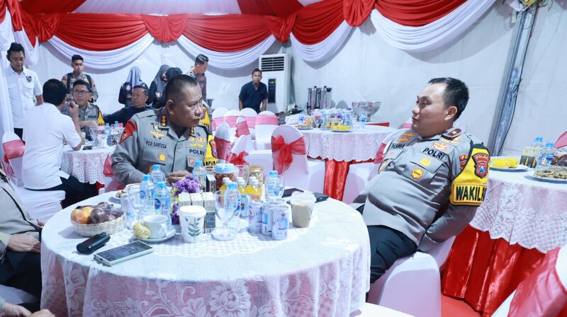 Wakapolda Jatim Brigjen Pol Pasmar Royce didampingi Karo Ops Polda Jatim Kombespol Puji Santoso