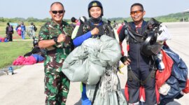 Dankodikmar Brigjen TNI Marinir Ahmad Fajar cek Accelerated Free Fall