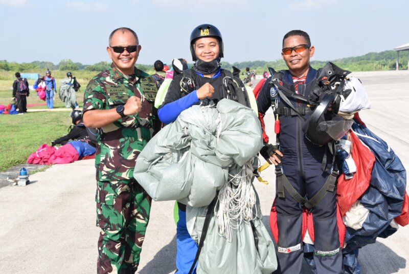 Dankodikmar Brigjen TNI Marinir Ahmad Fajar cek Accelerated Free Fall