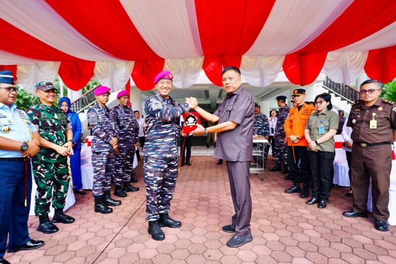 Dankodiklatal Letjen TNI Marinir Nur Alamsyah hadiri kirab siswa Dikmata Satdik-4 Manado