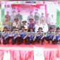 Kapolres Tanjung Perak AKBP William Cornelis Tanasale bersama anggota dan petani