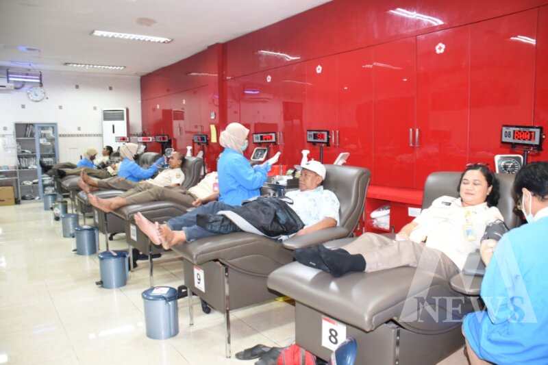 PNS Kodiklatal Surabaya gelar aksi donor darah