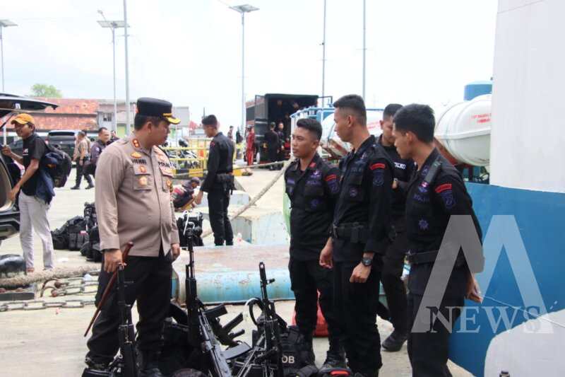 Kapolres Sumenep AKBP Henri Noveri Santoso lepas personil BKO