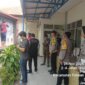 Personil Polres Tanjung Perak kawal pengiriman logistik pilkada ke PPK