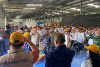 Wakapolresta Banyuwangi AKBP Dewa Putu Eka lepas pendistribusian logistik Pilkada