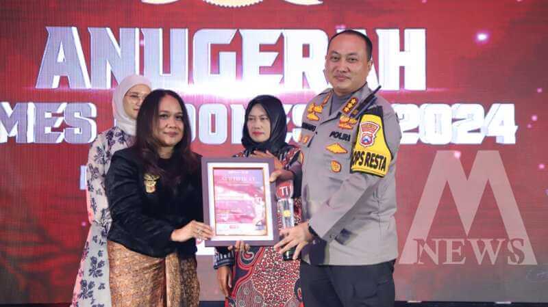 Kapolresta Banyuwangi Kombespol Nanang Haryono raih Man of The Year Malang Raya