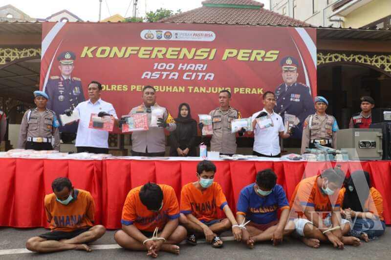 Polisi tangkap pengedar Narkoba beserta barang buktinya
