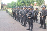 Personil Pengamanan di TPS Pasuruan