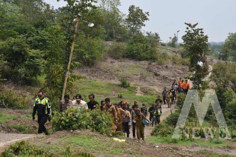 Kapolres Bondowoso AKBP Lintar Mahardhono dan Forkopimda kawal logistik Pilkada