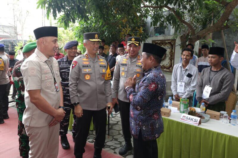 Kapolda Jatim Irjen Pol Drs. Imam Sugianto cek TPS di Madura