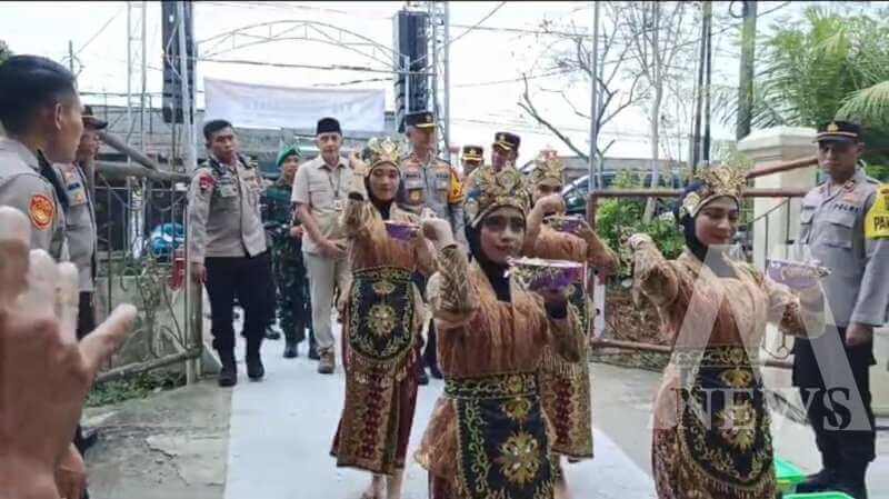 Kapolda Jatim Irjen Pol Drs. Imam Sugianto kunjungan ke TPS di Bangkalan